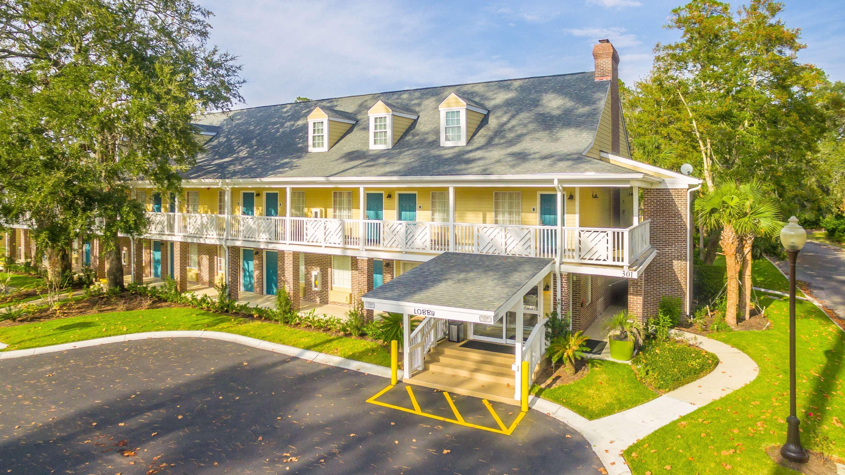 Best Western Plus St. Simons Hotel St. Simons Island Exterior photo